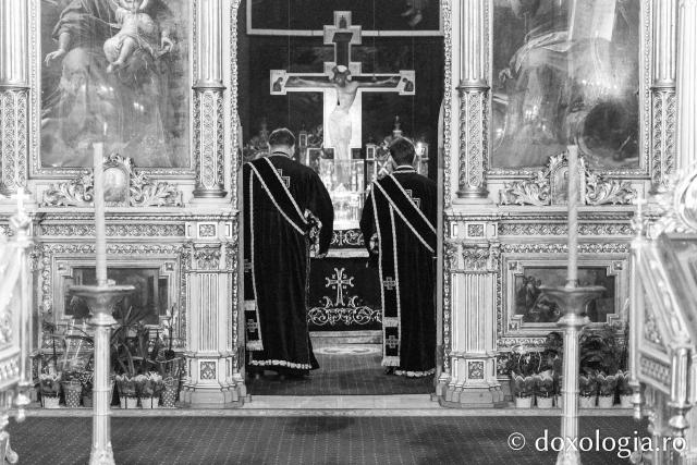 Prima Liturghie a Darurilor înainte sfințite din acest post, la Catedrala Mitropolitană din Iași / Foto: pr. Silviu Cluci Prima Liturghie a Darurilor înainte sfințite din acest post, la Catedrala Mitropolitană din Iași