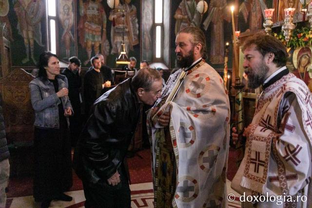 Sfânta Liturghie la hramul bisericii „Sfântul Grigorie Palama” din București / Foto: pr. Silviu Cluci Sfânta Liturghie la hramul bisericii „Sfântul Grigorie Palama” din București