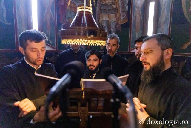 Sfânta Liturghie la hramul bisericii „Sfântul Grigorie Palama” din București / Foto: pr. Silviu Cluci Sfânta Liturghie la hramul bisericii „Sfântul Grigorie Palama” din București