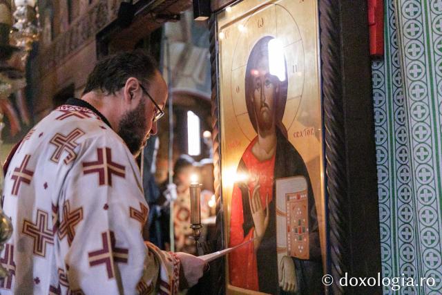 Sfânta Liturghie la hramul bisericii „Sfântul Grigorie Palama” din București / Foto: pr. Silviu Cluci Sfânta Liturghie la hramul bisericii „Sfântul Grigorie Palama” din București