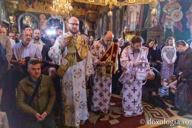 Sfânta Liturghie la hramul bisericii „Sfântul Grigorie Palama” din București / Foto: pr. Silviu Cluci Sfânta Liturghie la hramul bisericii „Sfântul Grigorie Palama” din București