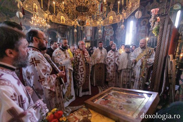 Sfânta Liturghie la hramul bisericii „Sfântul Grigorie Palama” din București / Foto: pr. Silviu Cluci Sfânta Liturghie la hramul bisericii „Sfântul Grigorie Palama” din București