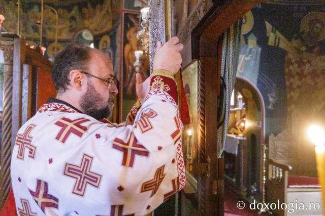 Sfânta Liturghie la hramul bisericii „Sfântul Grigorie Palama” din București / Foto: pr. Silviu Cluci Sfânta Liturghie la hramul bisericii „Sfântul Grigorie Palama” din București