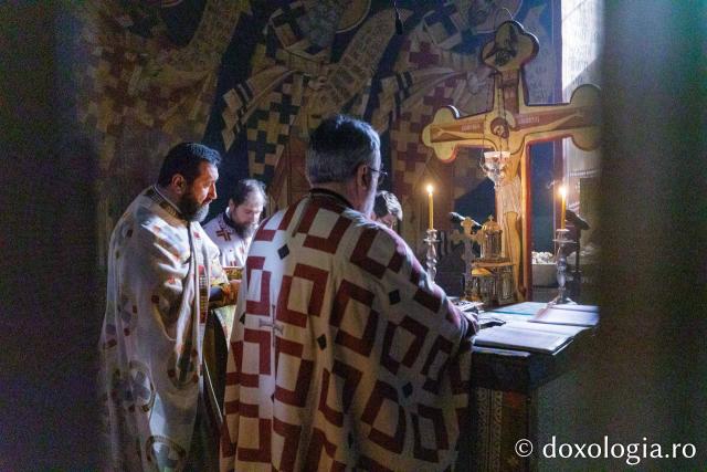 Sfânta Liturghie la hramul bisericii „Sfântul Grigorie Palama” din București / Foto: pr. Silviu Cluci Sfânta Liturghie la hramul bisericii „Sfântul Grigorie Palama” din București