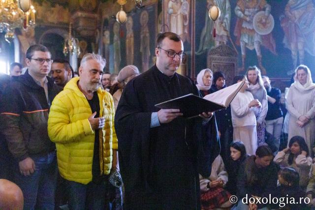 Sfânta Liturghie la hramul bisericii „Sfântul Grigorie Palama” din București / Foto: pr. Silviu Cluci Sfânta Liturghie la hramul bisericii „Sfântul Grigorie Palama” din București