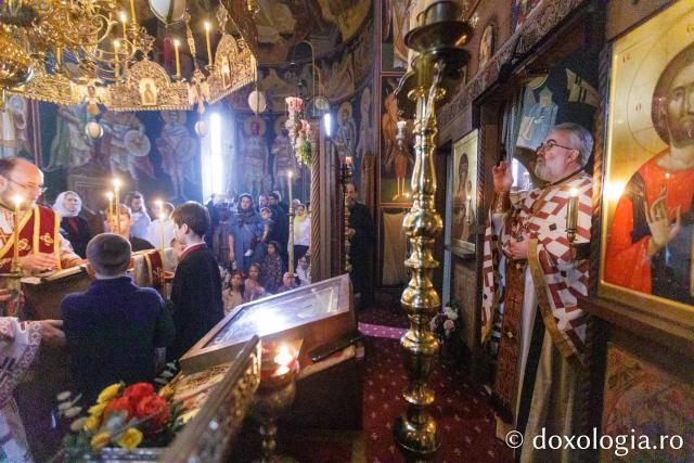 Sfânta Liturghie la hramul bisericii „Sfântul Grigorie Palama” din București / Foto: pr. Silviu Cluci Sfânta Liturghie la hramul bisericii „Sfântul Grigorie Palama” din București