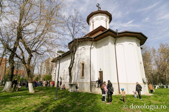 Sfânta Liturghie la hramul bisericii „Sfântul Grigorie Palama” din București