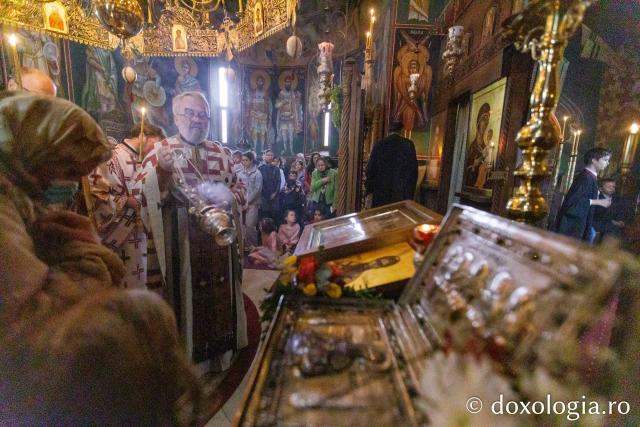 Sfânta Liturghie la hramul bisericii „Sfântul Grigorie Palama” din București / Foto: pr. Silviu Cluci Sfânta Liturghie la hramul bisericii „Sfântul Grigorie Palama” din București