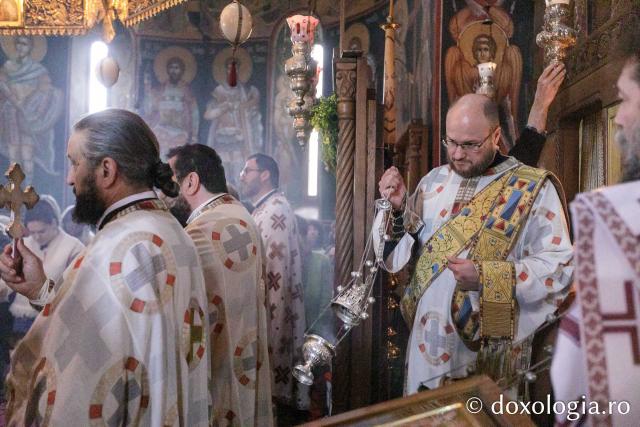 Sfânta Liturghie la hramul bisericii „Sfântul Grigorie Palama” din București / Foto: pr. Silviu Cluci Sfânta Liturghie la hramul bisericii „Sfântul Grigorie Palama” din București