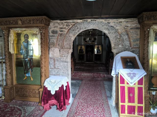 (Foto) Biserica „Sfântul Apostol Andrei” din Peristera – monumentul bizantin ce adăpostește moaștele Sfântului Eftimie cel Nou / Foto: Pr. Marin Osoianu (Foto) Biserica „Sfântul Apostol Andrei” din Peristera – monumentul bizantin ce adăpostește moaștele Sfântului Eftimie cel Nou