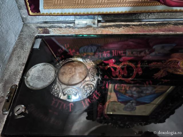 (Foto) Biserica „Sfântul Apostol Andrei” din Peristera – monumentul bizantin ce adăpostește moaștele Sfântului Eftimie cel Nou