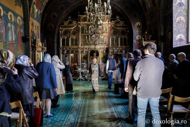 Denia celor 12 Evanghelii la Biserica „Sfânta Cuvioasă Parascheva” din Iași