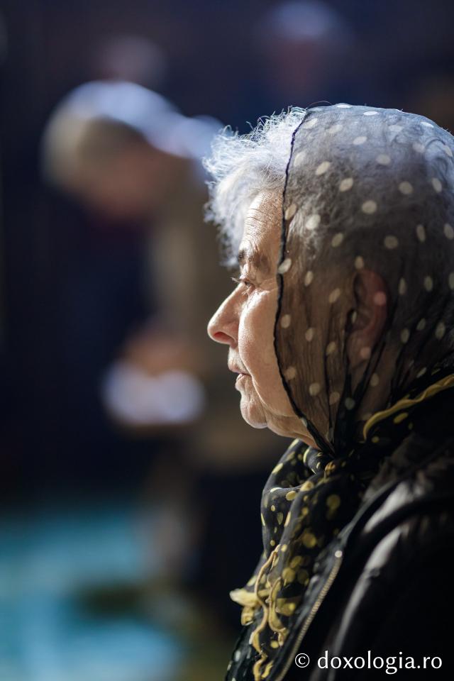 Denia celor 12 Evanghelii la Biserica „Sfânta Cuvioasă Parascheva” din Iași