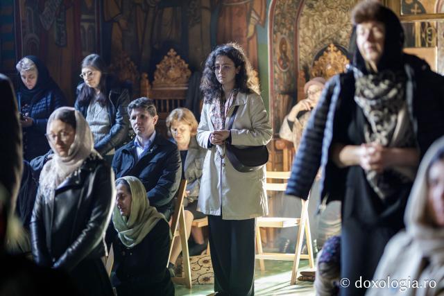 Denia celor 12 Evanghelii la Biserica „Sfânta Cuvioasă Parascheva” din Iași