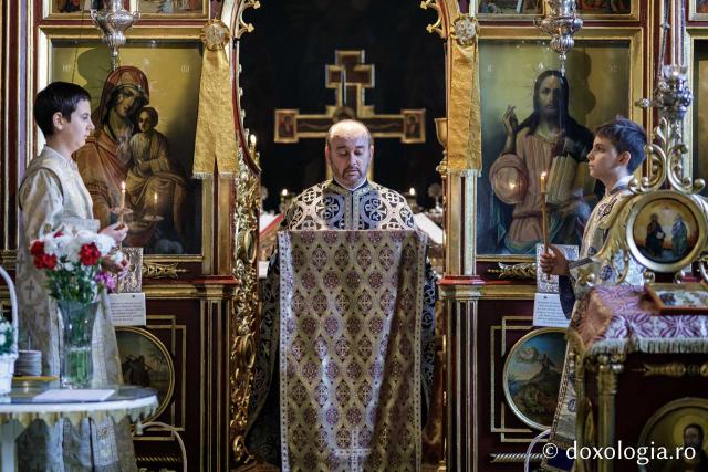 Denia celor 12 Evanghelii la Biserica „Sfânta Cuvioasă Parascheva” din Iași