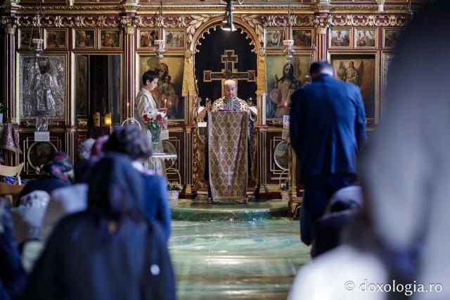 Denia celor 12 Evanghelii la Biserica „Sfânta Cuvioasă Parascheva” din Iași