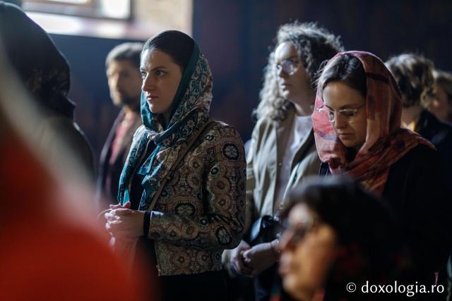 Denia celor 12 Evanghelii la Biserica „Sfânta Cuvioasă Parascheva” din Iași
