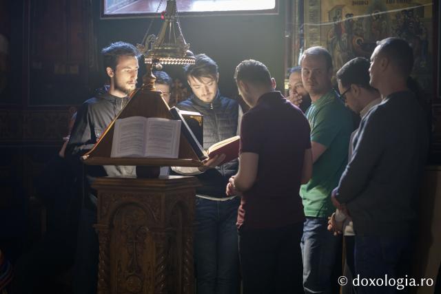 Denia celor 12 Evanghelii la Biserica „Sfânta Cuvioasă Parascheva” din Iași