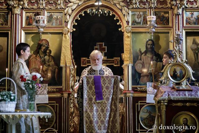 Denia celor 12 Evanghelii la Biserica „Sfânta Cuvioasă Parascheva” din Iași