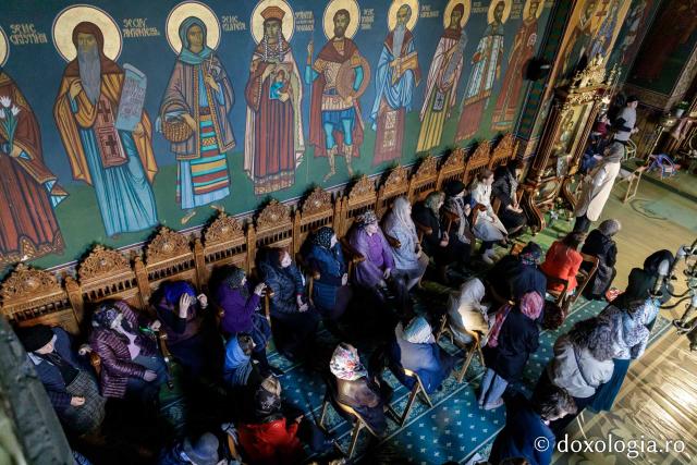 Denia celor 12 Evanghelii la Biserica „Sfânta Cuvioasă Parascheva” din Iași