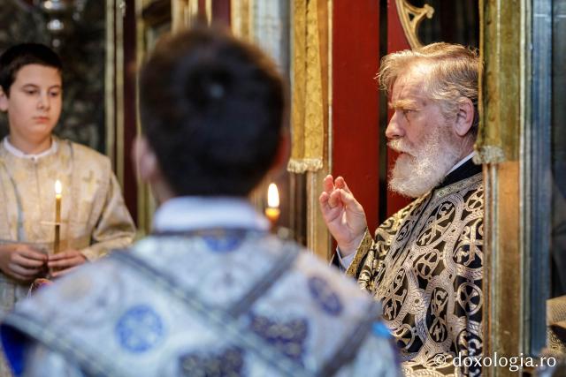 Denia celor 12 Evanghelii la Biserica „Sfânta Cuvioasă Parascheva” din Iași