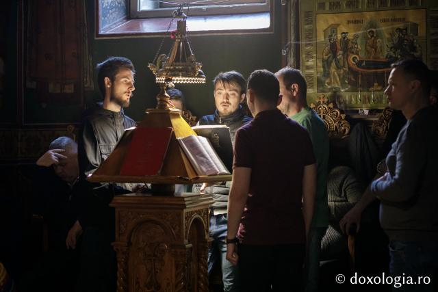 Denia celor 12 Evanghelii la Biserica „Sfânta Cuvioasă Parascheva” din Iași