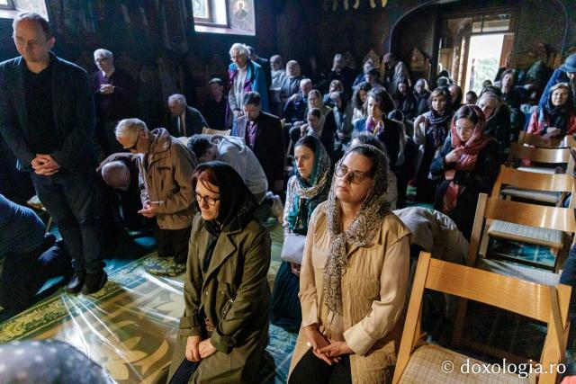 Denia celor 12 Evanghelii la Biserica „Sfânta Cuvioasă Parascheva” din Iași