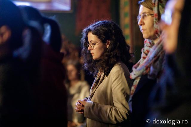 Denia celor 12 Evanghelii la Biserica „Sfânta Cuvioasă Parascheva” din Iași