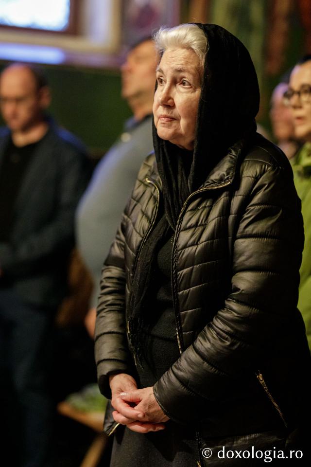 Denia celor 12 Evanghelii la Biserica „Sfânta Cuvioasă Parascheva” din Iași
