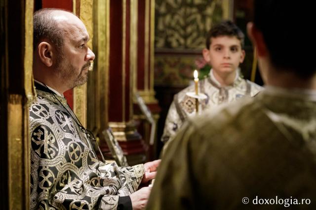 Denia celor 12 Evanghelii la Biserica „Sfânta Cuvioasă Parascheva” din Iași