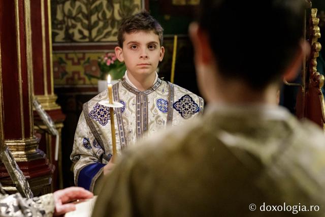 Denia celor 12 Evanghelii la Biserica „Sfânta Cuvioasă Parascheva” din Iași