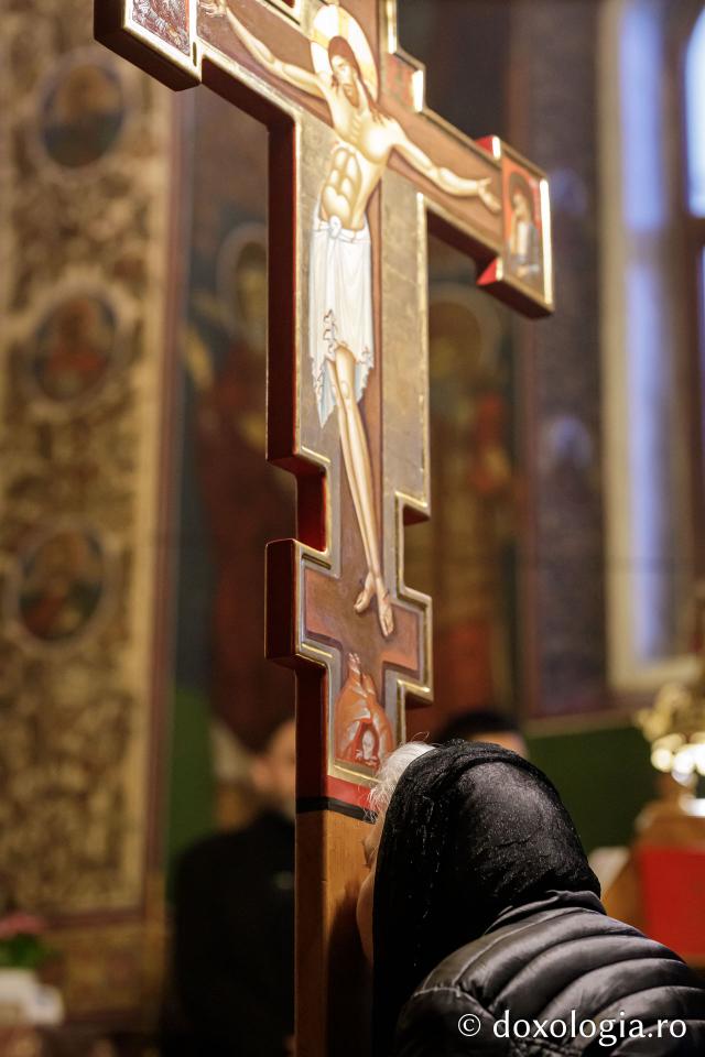 Denia celor 12 Evanghelii la Biserica „Sfânta Cuvioasă Parascheva” din Iași
