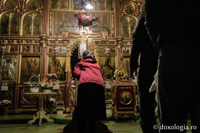 Denia celor 12 Evanghelii la Biserica „Sfânta Cuvioasă Parascheva” din Iași