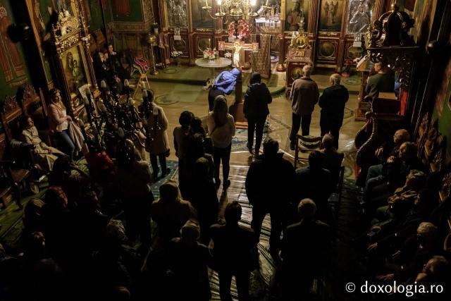 Denia celor 12 Evanghelii la Biserica „Sfânta Cuvioasă Parascheva” din Iași