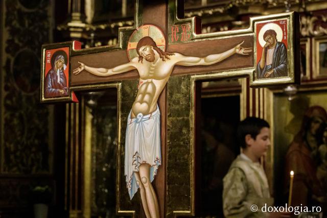 Denia celor 12 Evanghelii la Biserica „Sfânta Cuvioasă Parascheva” din Iași