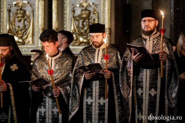 Slujba Prohodului Domnului la Catedrala Mitropolitană din Iași