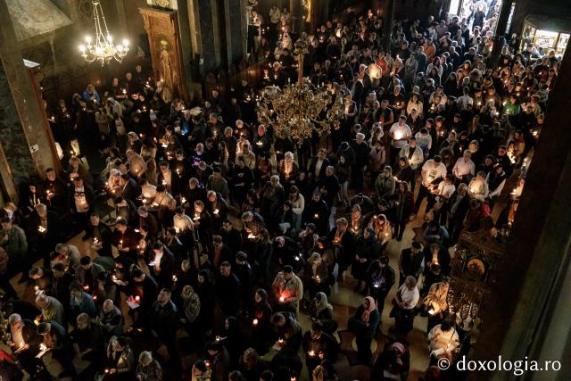 Slujba Prohodului Domnului la Catedrala Mitropolitană din Iași
