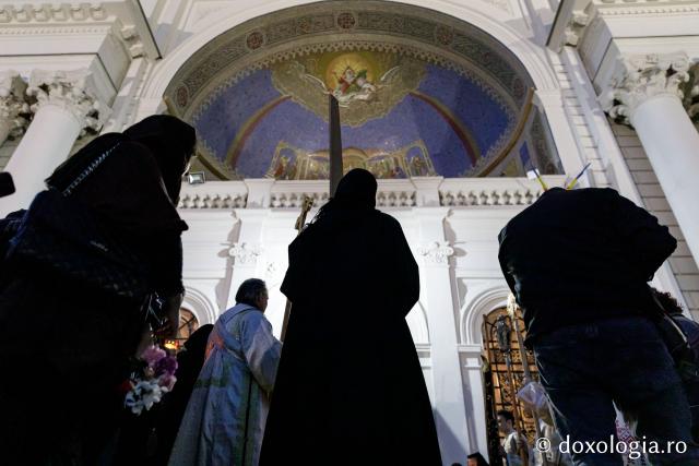 Slujba Prohodului Domnului la Catedrala Mitropolitană din Iași