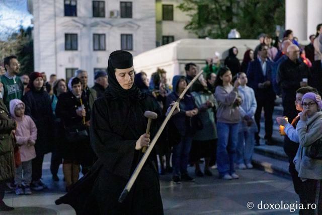 Slujba Prohodului Domnului la Catedrala Mitropolitană din Iași