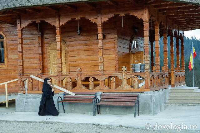 Sfânta Liturghie din Joia Mare la Mănăstirea Paltin