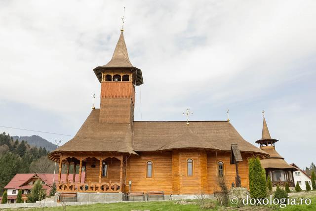 Sfânta Liturghie din Joia Mare la Mănăstirea Paltin