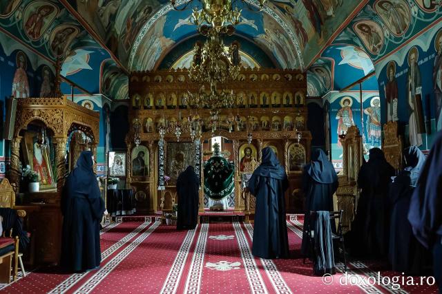 Sfânta Liturghie din Joia Mare la Mănăstirea Paltin