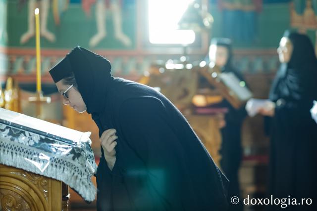 Sfânta Liturghie din Joia Mare la Mănăstirea Paltin