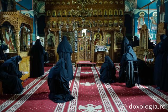Sfânta Liturghie din Joia Mare la Mănăstirea Paltin