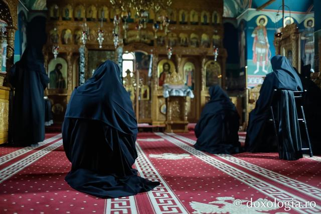 Sfânta Liturghie din Joia Mare la Mănăstirea Paltin