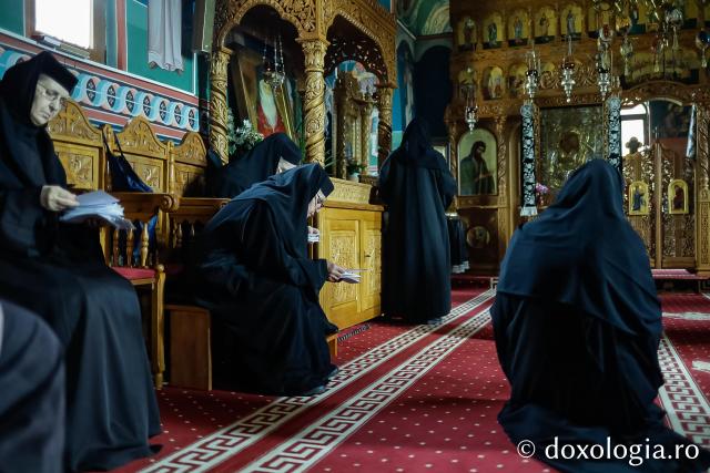 Sfânta Liturghie din Joia Mare la Mănăstirea Paltin