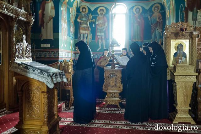 Sfânta Liturghie din Joia Mare la Mănăstirea Paltin
