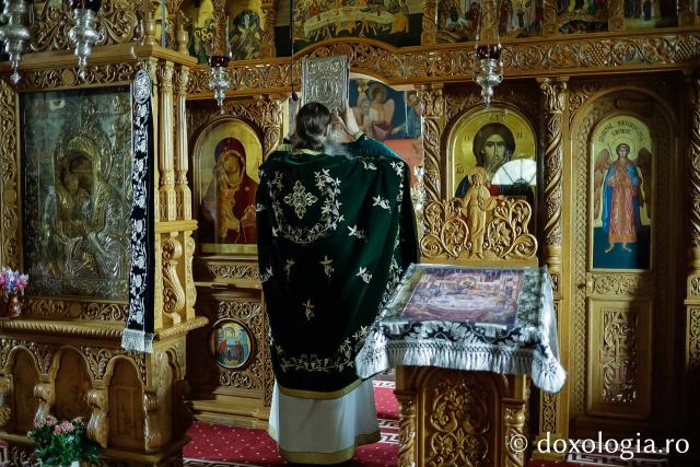 Sfânta Liturghie din Joia Mare la Mănăstirea Paltin