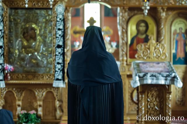 Sfânta Liturghie din Joia Mare la Mănăstirea Paltin