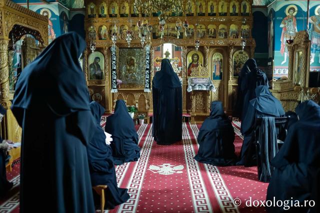 Sfânta Liturghie din Joia Mare la Mănăstirea Paltin